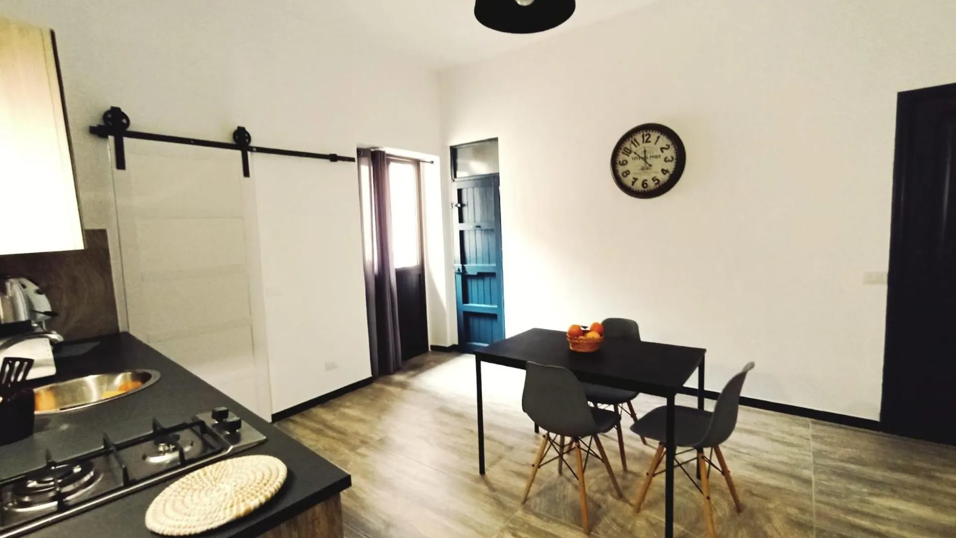 Demasiantval House Palermo